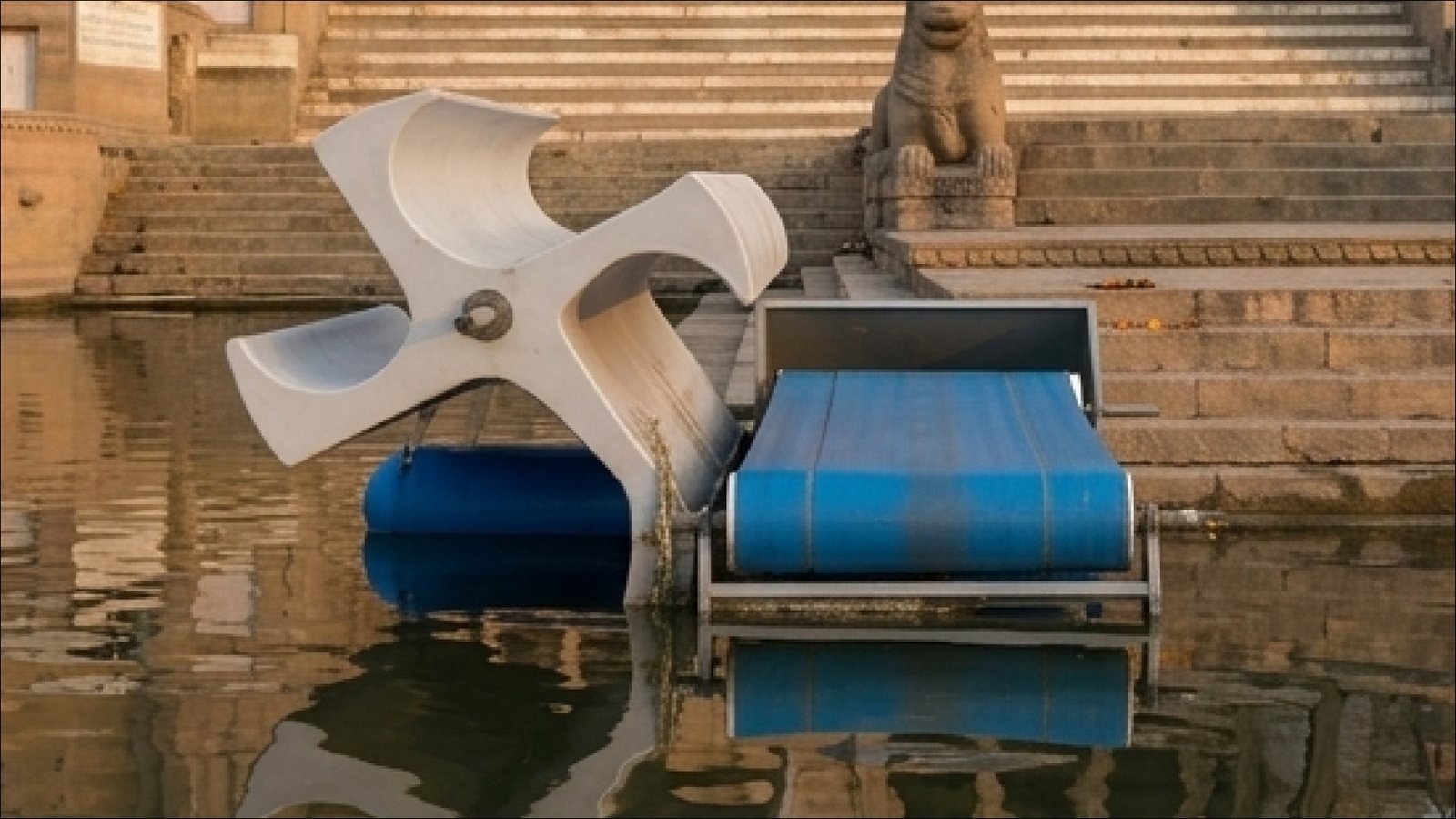 Waste & Worship: Final machine, side view